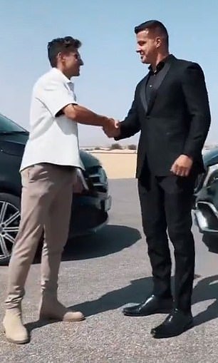 Taylor shakes hands with owner, who says ex-player's experience is 'second to none'
