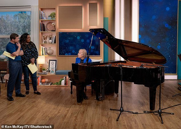 In honor of the French pianist Richard Clayderman, who later closed the program, she showed her hidden talent