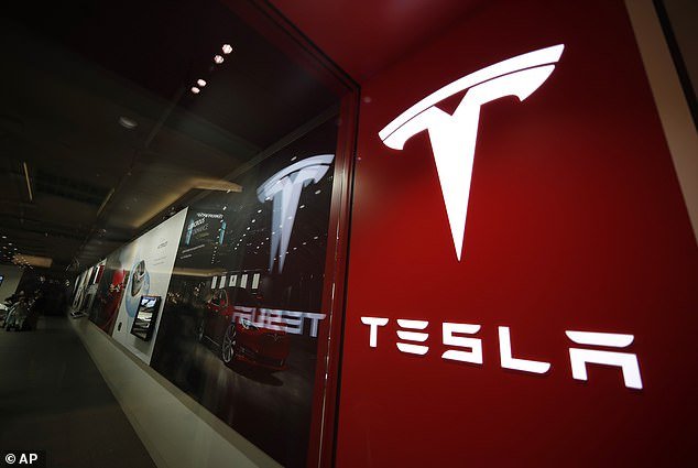 Tesla has seen a significant decline in sales in the first quarter of this year, selling 20 percent fewer electric vehicles than in the previous quarter and eight percent year-over-year