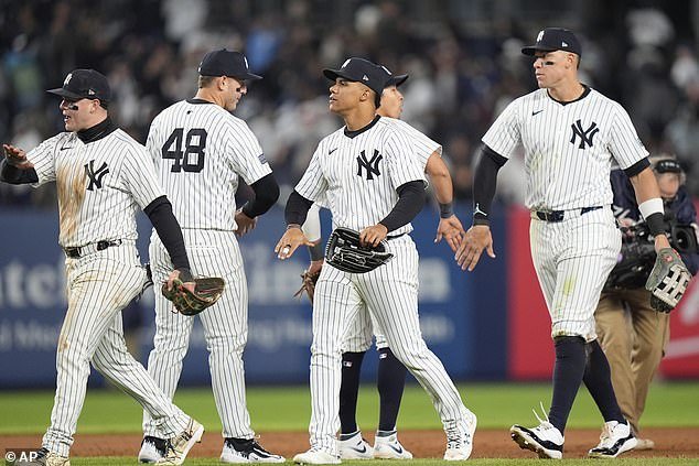 Rizzo (No. 48) and the Bronx Bombers earned a 5-3 victory over the Rays at Yankee Stadium