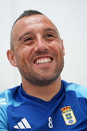 Cazorla agreed to join Oviedo as long as they don't pay him more than a minimum wage