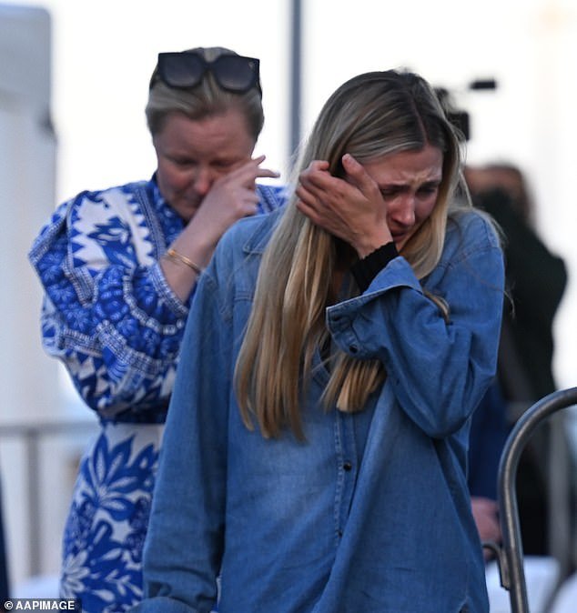 Hundreds gathered at Dolphin Court on Bondi Beach on Sunday for a sunset vigil in honor of the victims of the Westfield massacre