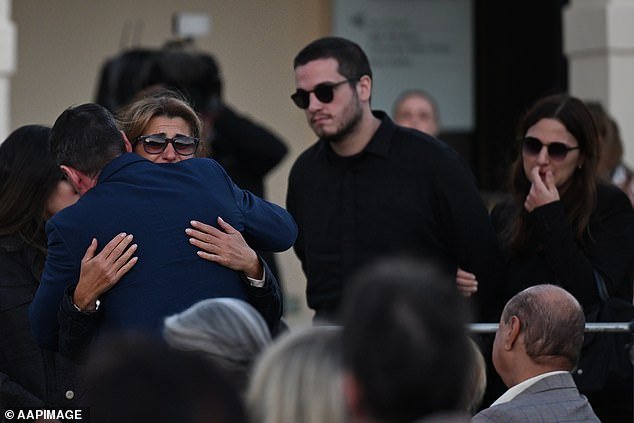 Sunday's vigil, organized by the state government and Waverley Council, was attended by hundreds of mourners