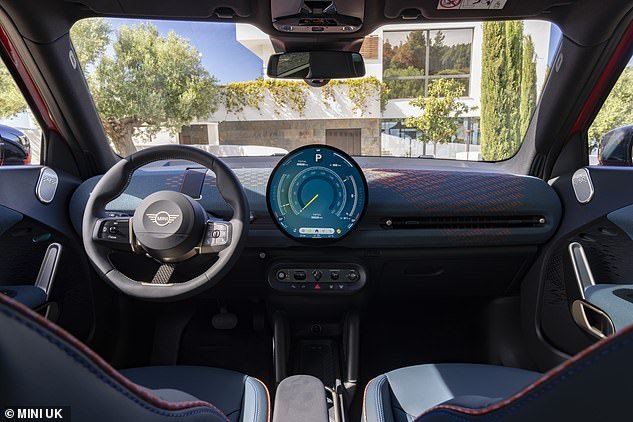 The interior is a follow-up to the new Cooper and Countryman: it is made from recycled materials and has the special round 9.4-inch infotainment screen as its centerpiece
