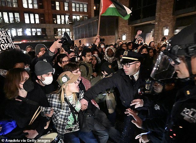 Police intervene and arrest more than 100 students at NYU who continue their demonstration on campus in solidarity with Columbia University students and to oppose Israel's attacks on Gaza