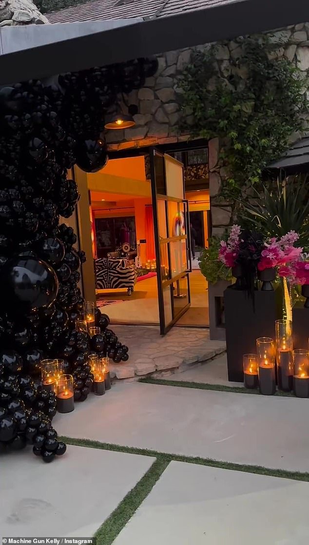One clip showed the entrance to his home decorated with a sea of ​​black balloons