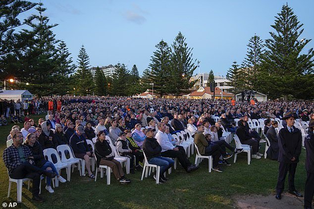 Dawn Services saw big crowds in Australia and New Zealand this year (photo, Coogee Service, Sydney)