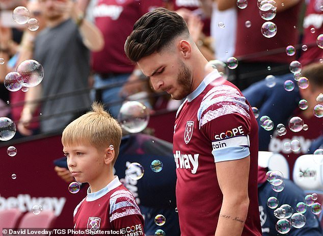 In August 2022, Rice appeared to confirm the birth of his first child with Lauren by revealing a tattoo dedicated to a newborn boy during a match in which he played for West Ham United.