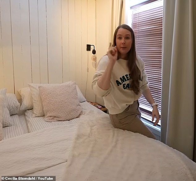 She recently surprised people on the Internet by raving about the Scandinavian sleeping method, in which couples sleep with two small duvets instead of one large duvet.