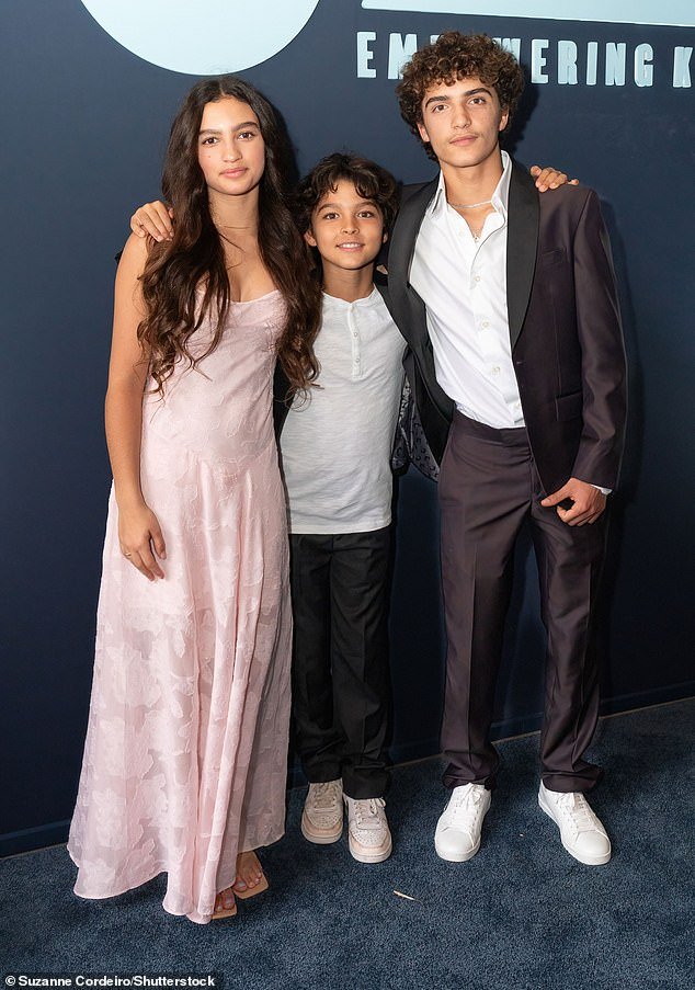 The teen then wrapped her arms around her brothers as they posed for an adorable sibling photo on the red carpet, proving their family resemblance was undeniable.