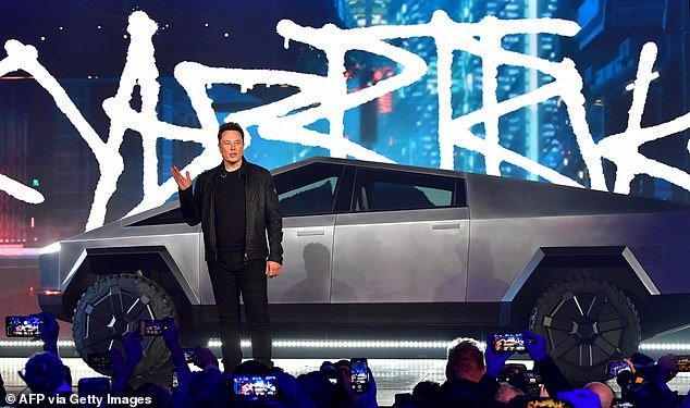 Elon Musk demonstrates the Cybertruck as a concept vehicle in 2019 (photo)