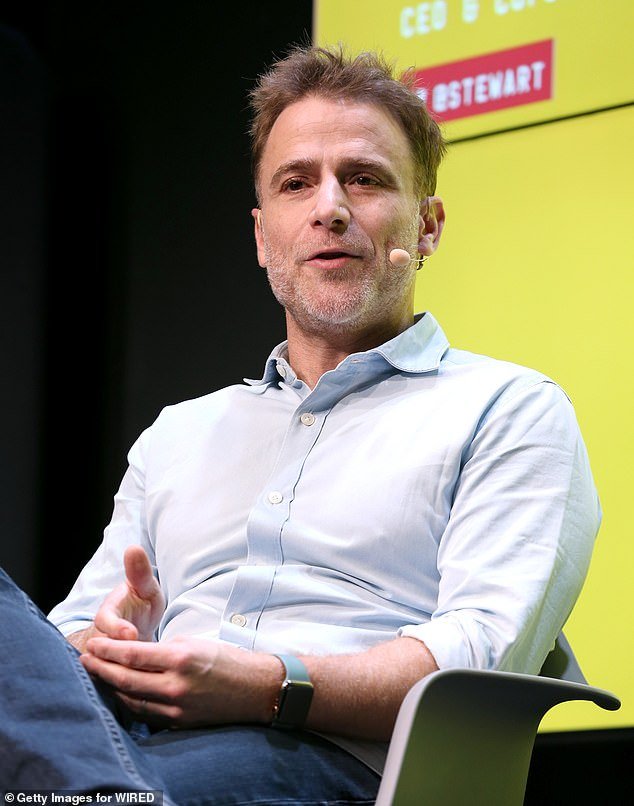 Mint's father, Stewart Butterfield, moved back to his native Canada shortly after his daughter was born in 2007.
