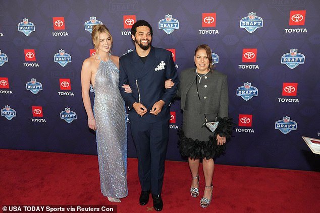 The NFL's hottest new couple posed on the red carpet with Williams' mother, Dayna Price (right)