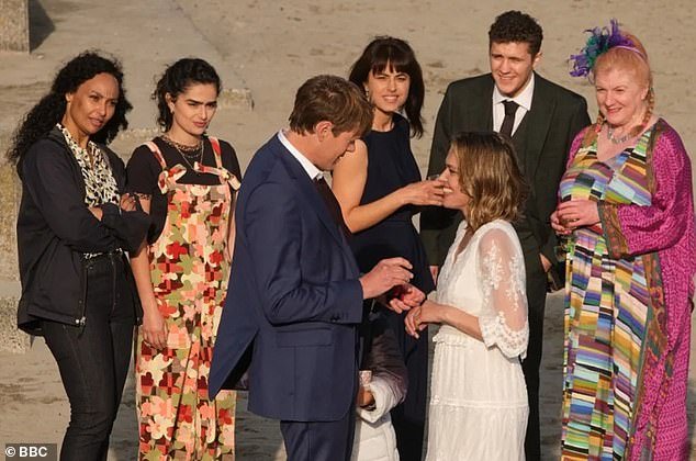 In the episode, which aired on Friday evening, DI Humphrey Goodman (played by Kris Marshall) and Martha Lloyd (Sally Bretton) almost tied the knot.