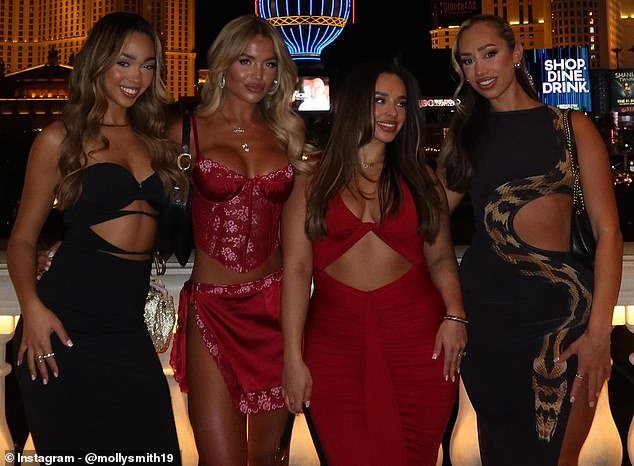 All four then gathered for a final few photos before beginning to enter the casinos of the famous Las Vegas strip