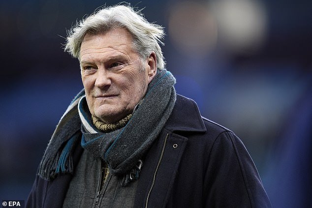 Former Blues boss Glenn Hoddle believes Chelsea have no real backbone and need experience