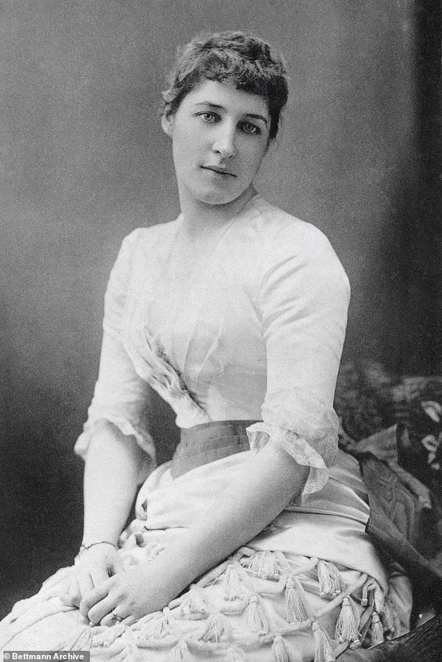 British actress Lily Langtry (1853-1929), the first society woman in professional theatre, but also theater manager, racehorse owner and mistress of the Prince of Wales, Edward VII.