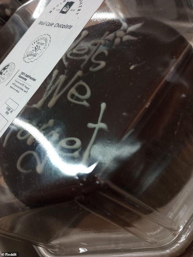 A customer found a Woolies mudcake with the words 'Lets we Forget' instead of the phrase 'Lest we Forte'