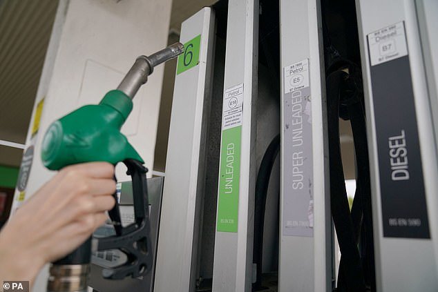 The AA estimates the average petrol price in Great Britain at more than 150 pence per liter for the first time since November 21, 2023.