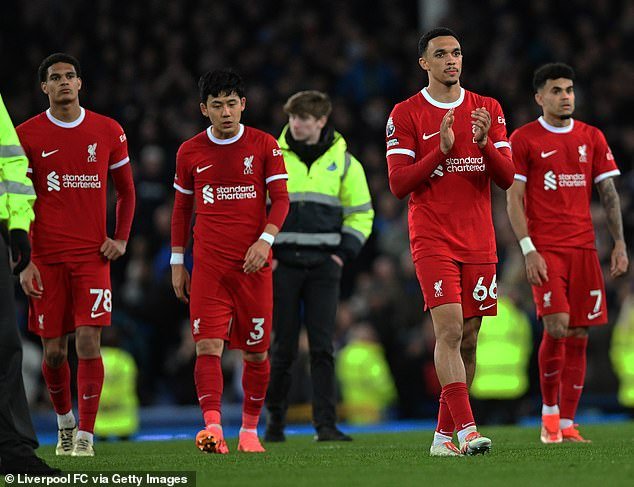 Two Liverpool players have been criticized by Jamie Carragher following their 2-0 defeat at Everton