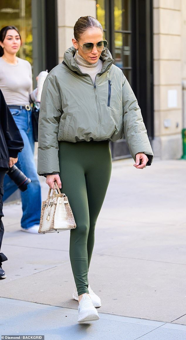 The 54-year-old multihyphenate wore skin-tight olive green leggings and white sneakers