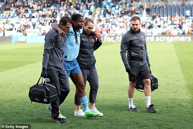 Bunny Shaw may miss the rest of the season with a possible broken foot against West Ham after scoring twice in the opening 25 minutes.