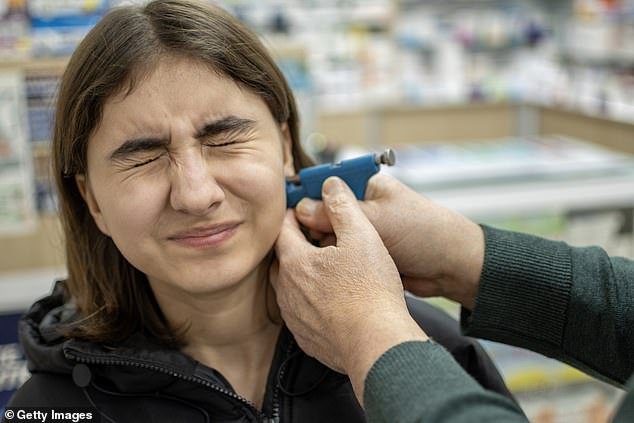 Complications are more common when someone is pierced with an earring gun than when someone is pierced with a hollow needle
