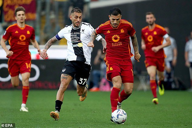 Udinese (left) and Roma face off in a rearranged 18-minute match on Thursday evening