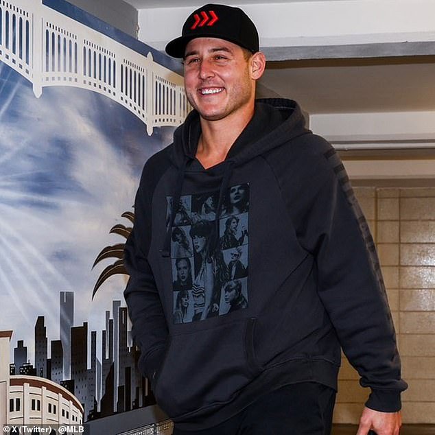 Anthony Rizzo wore a Taylor Swift hoodie prior to the Yankees-Rays game on Friday