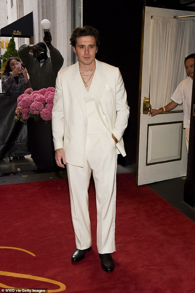 Before hitting the carpet, Brooklyn was spotted at The Carlyle Hotel in a smart white three-piece suit