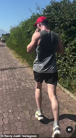 It's no wonder the musicians are in great shape as Harry also shared a video of himself running, testing himself despite the boiling heat