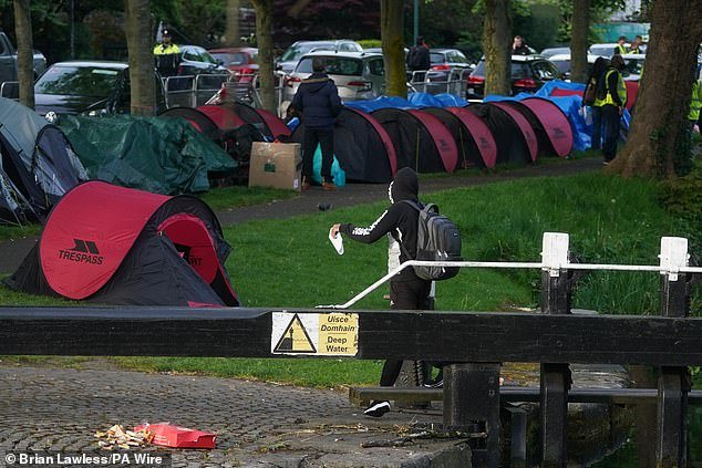 The asylum seekers moved into the area after another makeshift migrant camp around the International Protection Office (IPO) on Mount Street, Dublin, was dismantled last week.