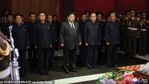 Kim Jong Un visited the funeral hall early Wednesday morning, paying a silent tribute and looking around the funeral coffin with 